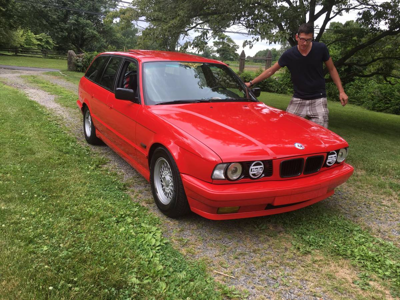Illustration for article titled For $4,000, Could This 1995 BMW 530iT Make It A Wrap?